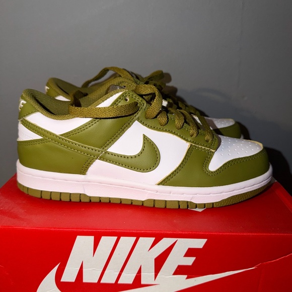 Nike Dunk Low Grade School - Picture 3 of 8